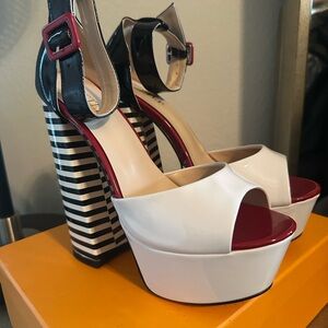 UP2STEP White and Black Heeled Sandals With Chunky Heel And Peep Toe Size 42